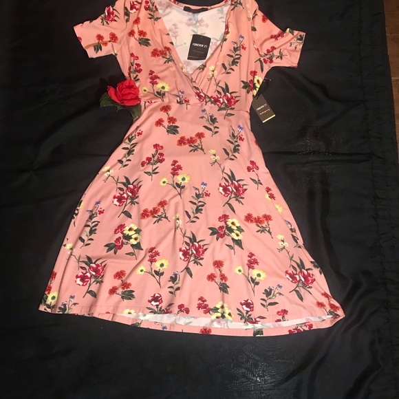 pink dress, with roses - Picture 2 of 8